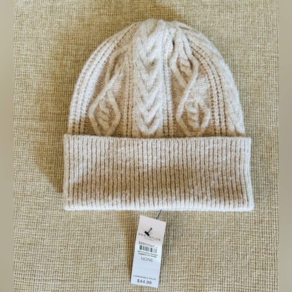 NWT Ann Taylor Ribbed Knit Beanie-Ivory